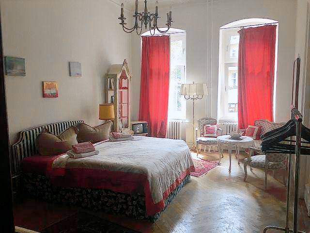 Appartement in Charlottenburg mit Kleinem Balkon